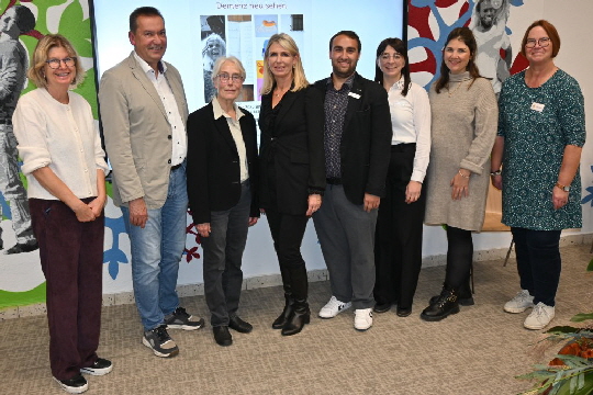 2025-10-13 Ausstellung Demenz neu sehen (01) 2025-10-13 Ausstellung Demenz neu sehen (01)